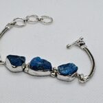 Apetiidiga hõbekäekett, kolme toorkiviga