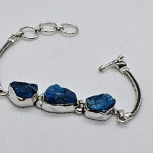 Apetiidiga hõbekäekett, kolme toorkiviga