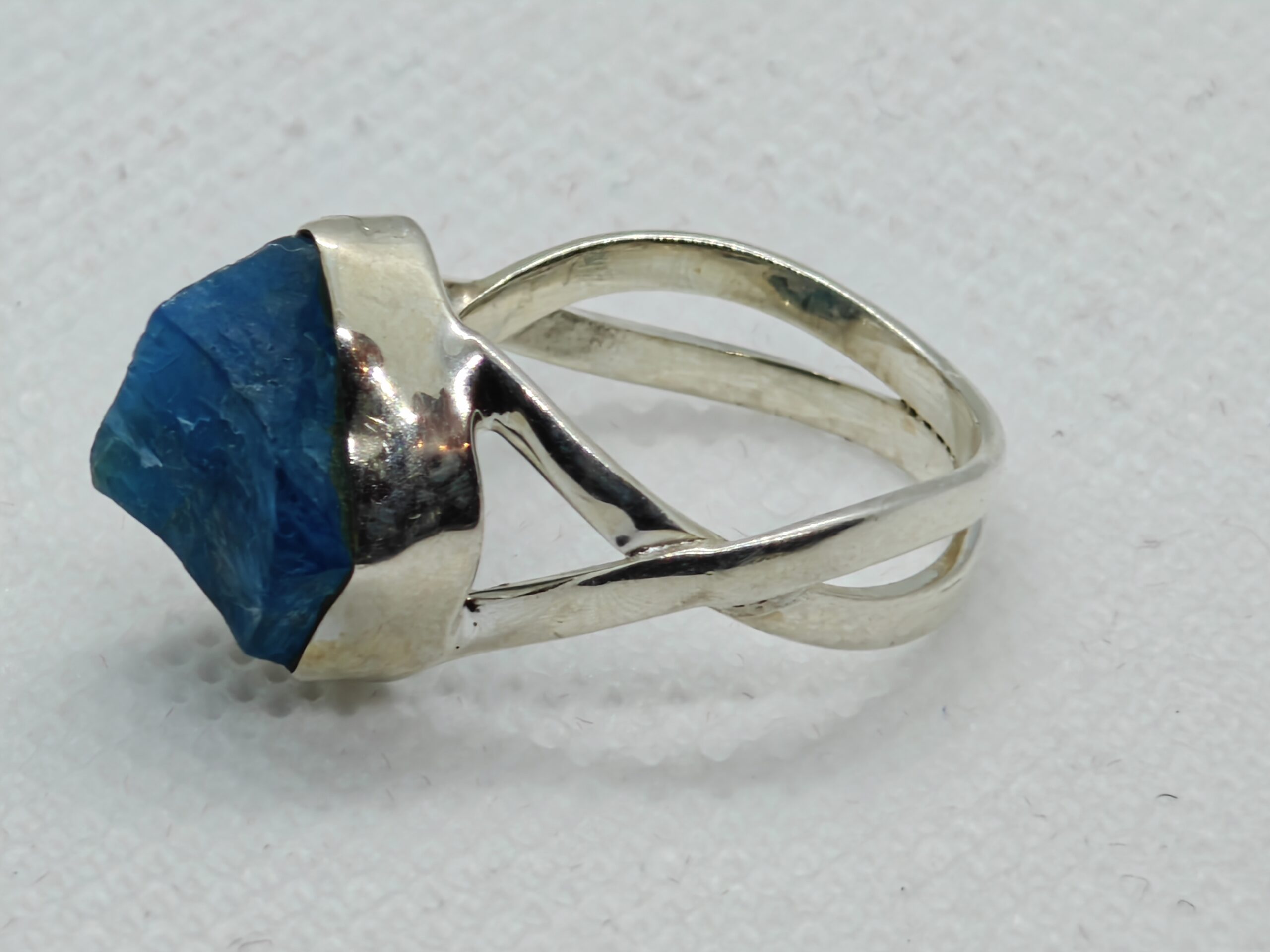 Sinise toorkiviga apatiit sõrmus hõbedaga