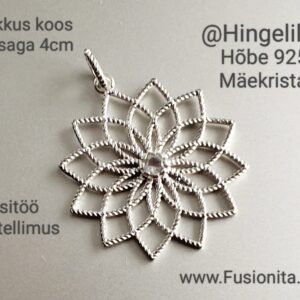 Hingelill - hõbedast 12 õielehega, keskel väikene mäekristallis süda, Ripats