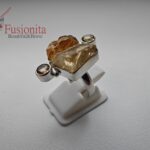 Alusel hõbesõrmus kahe suurema toortsitriini ja kahe lihvitud väiksema tsitriiniga