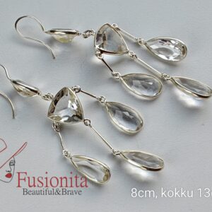 Konksuga kõrvarõngad ühe kristalli küljest ripub kolm pulka ja nende otsas tilgad