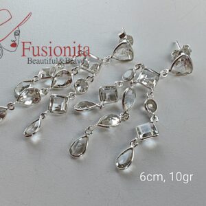 Mäekristallidega rippuvad kõrvarõngad