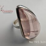 Suure tilga kujulise roosa kvartsiga hõbesõrmus