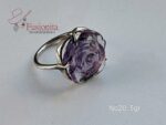 Sõrmus. Käsitsi nikerdatud naturaalsest lillast ametüstsist roos hõberõngal Fusionita